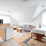 Apartmaji Trentelj 아파트 *